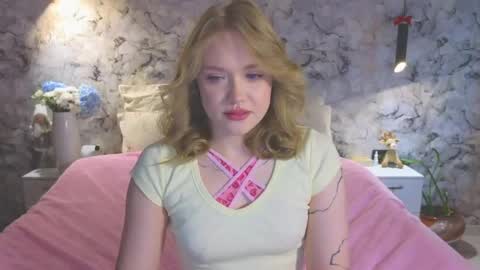 Snapshot of aurora_golden chatting on May 13, 12:30 am Kate online show from May 13, 12:30 am
