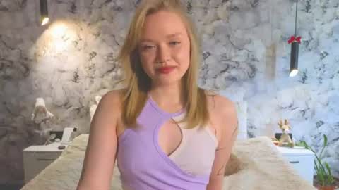 Snapshot of aurora_golden chatting on June 11, 5:49 am Kate online show from June 11, 5:49 am