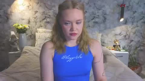 Snapshot of aurora_golden chatting on June 15, 8:27 am Kate online show from June 15, 8:27 am