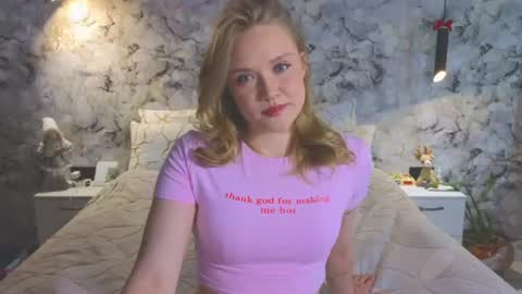 Snapshot of aurora_golden chatting on June 16, 6:27 am Kate online show from June 16, 6:27 am