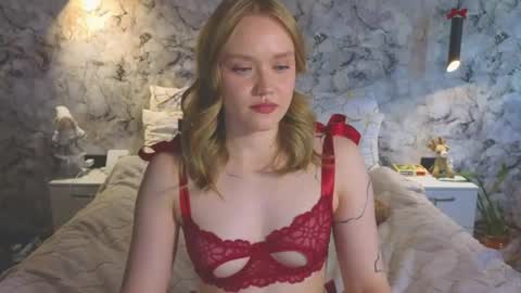 Snapshot of aurora_golden chatting on June 18, 9:14 am Kate online show from June 18, 9:14 am