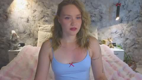 Snapshot of aurora_golden chatting on July 3, 8:43 am Kate online show from July 3, 8:43 am