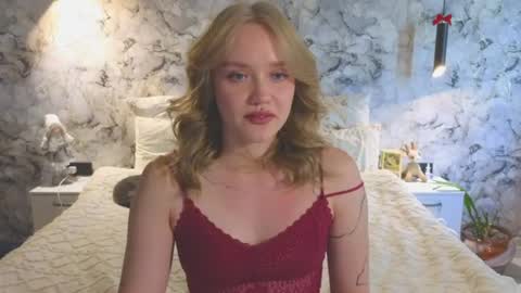 Snapshot of aurora_golden chatting on July 4, 11:27 am Kate online show from July 4, 11:27 am