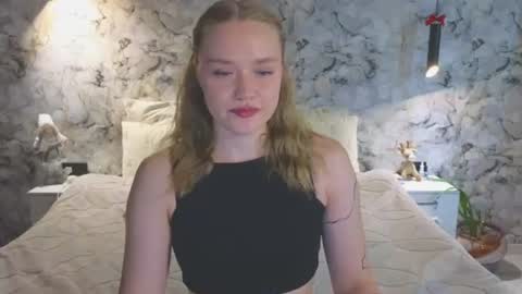 Snapshot of aurora_golden chatting on July 6, 7:49 am Kate online show from July 6, 7:49 am