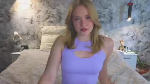 Snapshot of aurora_golden chatting on July 8, 6:51 am Kate online show from July 8, 6:51 am