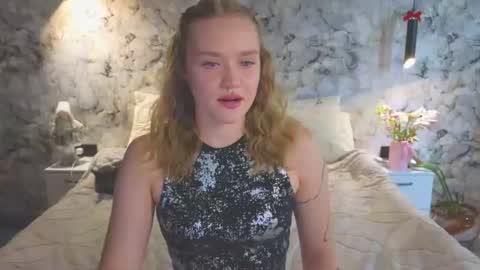 Snapshot of aurora_golden chatting on July 19, 5:22 am Kate online show from July 19, 5:22 am