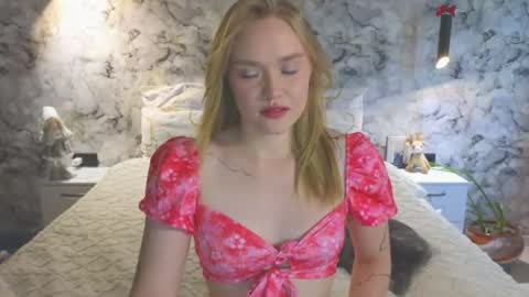 Snapshot of aurora_golden chatting on July 21, 12:40 pm Kate online show from July 21, 12:40 pm