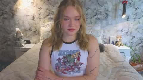 Snapshot of aurora_golden chatting on July 25, 6:11 am Kate online show from July 25, 6:11 am