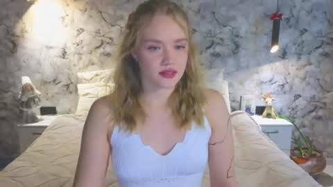 Snapshot of aurora_golden chatting on July 28, 11:39 am Kate online show from July 28, 11:39 am