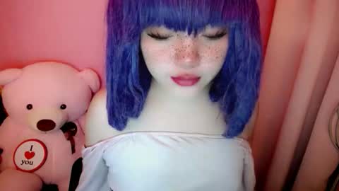 Snapshot of aurora_more chatting on April 28, 11:43 pm cute online show from April 28, 11:43 pm