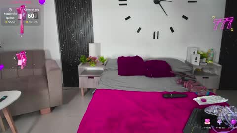 Snapshot of aurora_petitee chatting on May 2, 1:27 pm Aurora online show from May 2, 1:27 pm