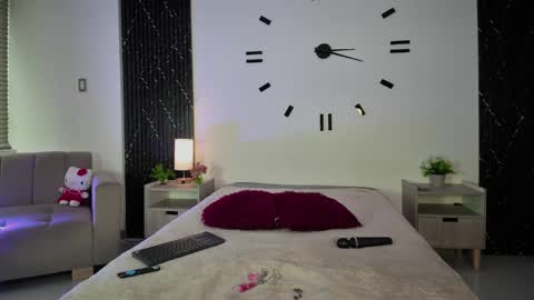 Snapshot of aurora_petitee chatting on June 6, 1:27 pm Aurora online show from June 6, 1:27 pm