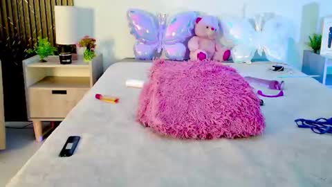 Snapshot of aurora_petitee chatting on June 18, 2:10 pm Aurora online show from June 18, 2:10 pm