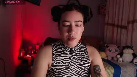 Snapshot of aurora_shy_ chatting on July 5, 8:10 am Aurora online show from July 5, 8:10 am