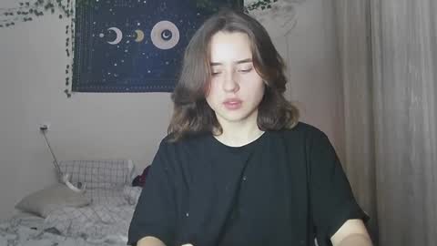 Snapshot of aurora_worker chatting on January 3, 4:27 pm Aurora online show from January 3, 4:27 pm