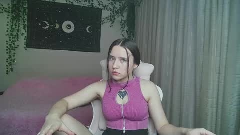 Snapshot of aurora_worker chatting on October 9, 12:19 am Aurora online show from October 9, 12:19 am