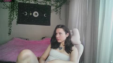 Snapshot of aurora_worker chatting on October 20, 7:42 am Aurora online show from October 20, 7:42 am