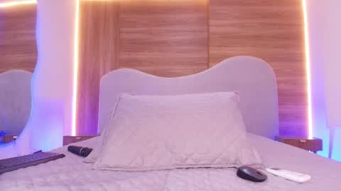 auroraa_miller online show from April 14, 3:01 am