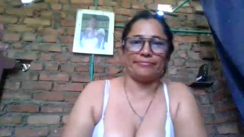 Snapshot of auroraangels1 chatting on April 28, 7:19 pm auroraangels1 online show from April 28, 7:19 pm