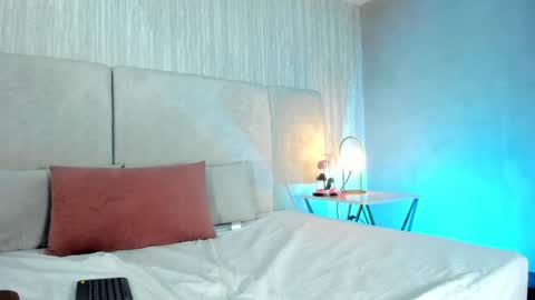 Snapshot of auroradurand chatting on December 12, 11:58 pm ...  ... online show from December 12, 11:58 pm