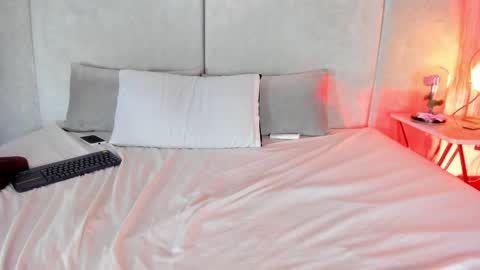 Snapshot of auroradurand chatting on February 7, 3:12 am ...  ... online show from February 7, 3:12 am