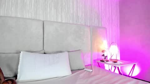 Snapshot of auroradurand chatting on February 16, 6:43 pm ...  ... online show from February 16, 6:43 pm