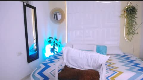 INSTAGRAM AURORA MCRY online show from April 7, 4:57 am