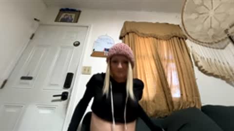 Snapshot of auroranightsxxx chatting on June 2, 10:34 pm Destiny Nicole online show from June 2, 10:34 pm