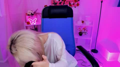 aurorawrenfield online show from September 11, 7:19 am