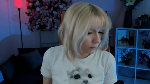 aurorawrenfield online show from February 23, 1:14 am