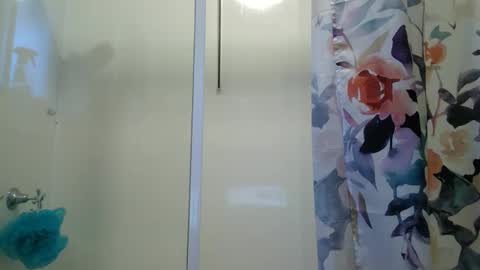 Snapshot of aussielovingxxx chatting on January 13, 8:15 am Milf4u online show from January 13, 8:15 am