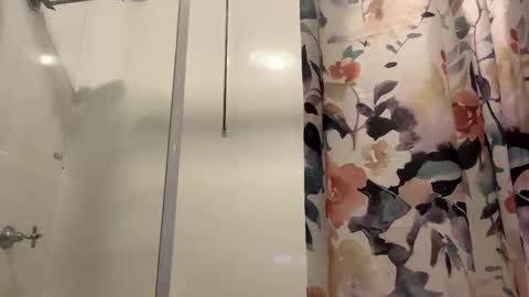 Snapshot of aussielovingxxx chatting on October 2, 8:21 am Milf4u online show from October 2, 8:21 am