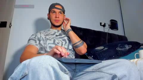Snapshot of austin_curry chatting on June 6, 11:31 pm A online show from June 6, 11:31 pm
