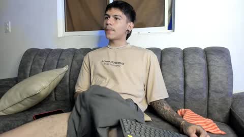 Snapshot of austin_falcon chatting on December 11, 9:01 pm Austin online show from December 11, 9:01 pm