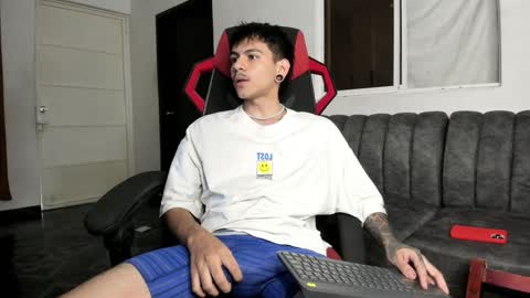 Snapshot of austin_falcon chatting on December 18, 8:57 pm Austin online show from December 18, 8:57 pm