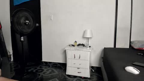 Snapshot of austin_falcon chatting on February 11, 9:14 pm Austin online show from February 11, 9:14 pm