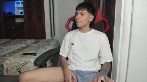 Snapshot of austin_falcon chatting on October 27, 8:13 pm Austin online show from October 27, 8:13 pm