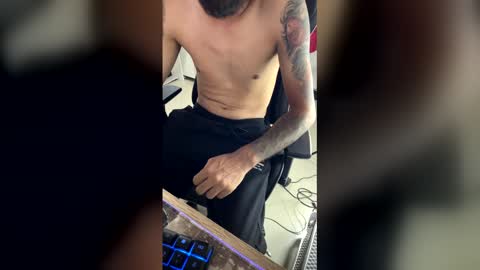 Snapshot of austindark1848 chatting on May 10, 1:11 am austindark1848 online show from May 10, 1:11 am