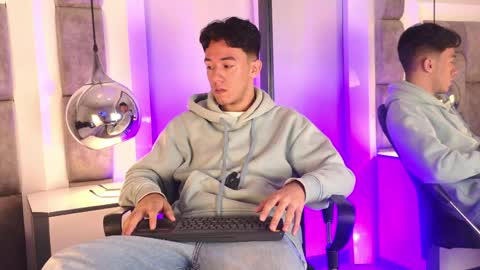 Snapshot of austinreeds chatting on June 1, 1:02 pm austinreeds online show from June 1, 1:02 pm