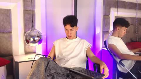 Snapshot of austinreeds chatting on June 2, 1:46 pm austinreeds online show from June 2, 1:46 pm