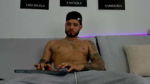 AustinTorres  online show from June 23, 9:35 pm