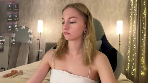 Annie online show from February 6, 11:57 am