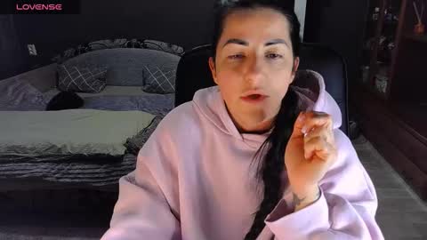 Ava online show from February 10, 2:21 pm