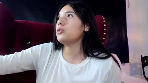 Snapshot of ava_broown chatting on December 18, 5:37 am online show from December 18, 5:37 am