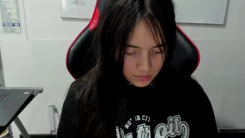 Snapshot of ava_broown chatting on December 21, 10:17 am online show from December 21, 10:17 am