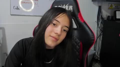 Snapshot of ava_broown chatting on December 24, 9:28 am online show from December 24, 9:28 am