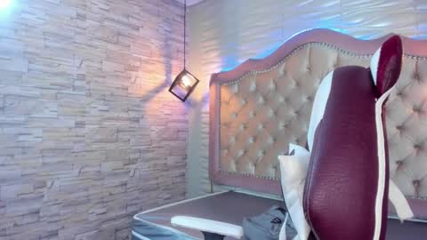 Snapshot of ava_broown chatting on January 9, 10:52 pm online show from January 9, 10:52 pm