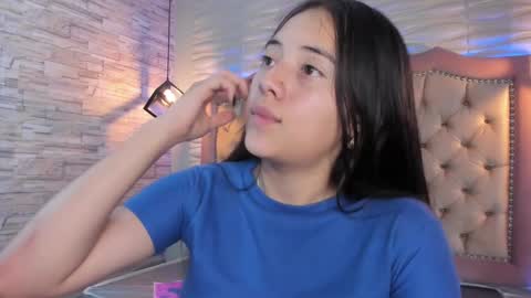 Snapshot of ava_broown chatting on January 10, 4:54 am online show from January 10, 4:54 am