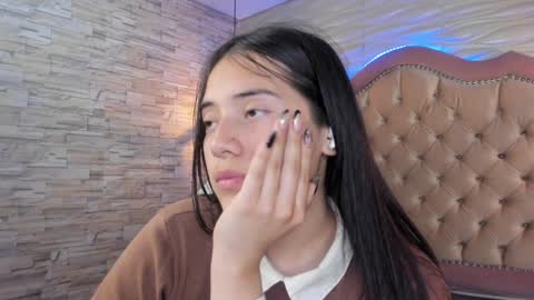 Snapshot of ava_broown chatting on January 12, 1:53 am online show from January 12, 1:53 am