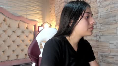 Snapshot of ava_broown chatting on January 18, 2:47 am online show from January 18, 2:47 am